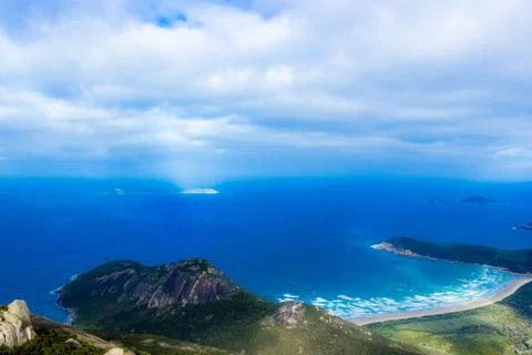 Sun shining through the clouds at Mount Oberon Summit Walk and Lookout, Wilso Foto stock