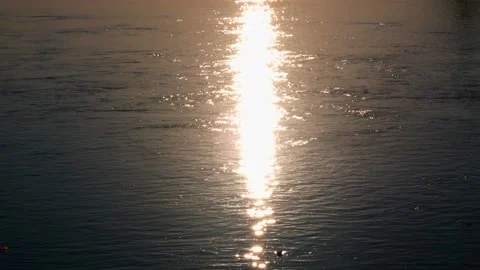 Sun shining through the water 库存影片 157868353