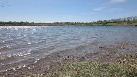 Sun Shining on the waves of Beebys Lake West, Peterborough Vídeos de archivo 332301788