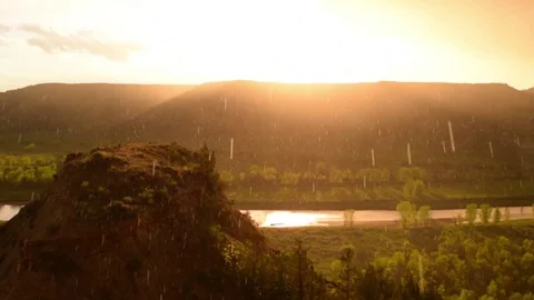 Sun Shower at Sunset Видео 76019974