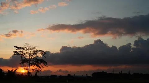 The sun sinks below the clouds Stock Photos
