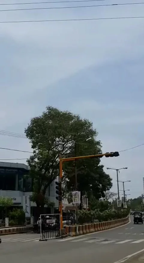 Sun surrounded by water droplets  (rainbow) Video stock 136280862