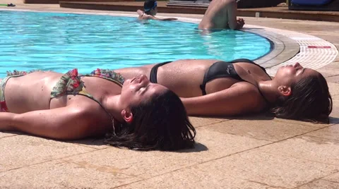 Sun tan Stock Footage 31822327