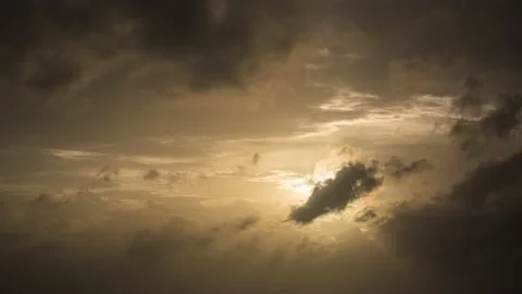 Sun through broken cloud at dawn timelapse Video stock 205272074