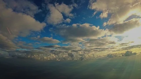 The sun through the ocean of clouds Video stock 91056110