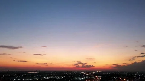 Sun was setting in the evening and the tones of the sky. Vidéo 168996676