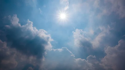 The sun was shining and the clouds were moving. Vídeos de archivo 224239361