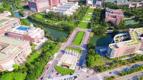 Sun Yat-sen campus ponds and roof gardens from above in Guangzhou China Vidéo 345960085