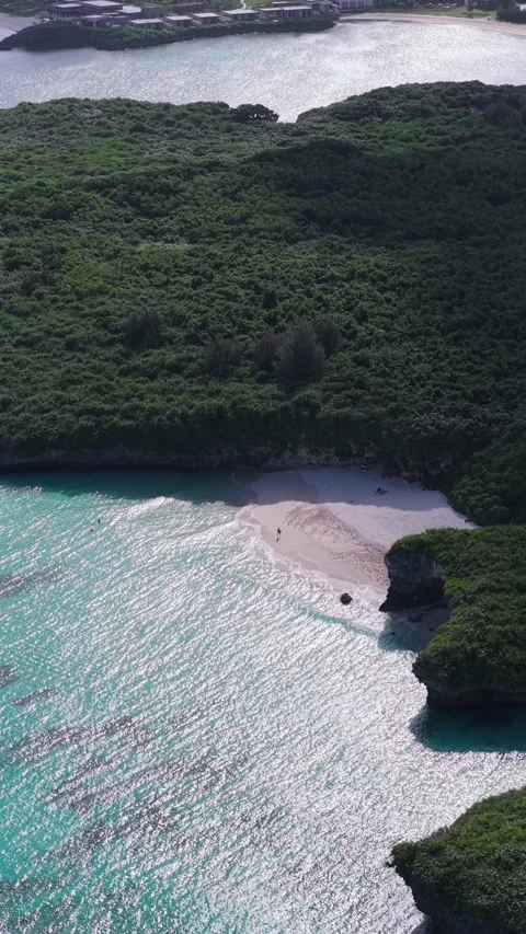 Sunayama Beach Rock Formations And Turquoise Waters - Miyako Island - Okinawa - 库存影片 337749171