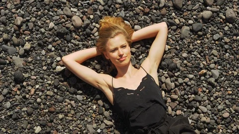 Sunbathing wink 스톡 동영상 106060886