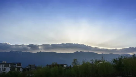 Sunbeam and clouds at dusk. 動画素材 85734168