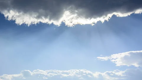 Sunbeam and clouds Vídeo Stock 85721731