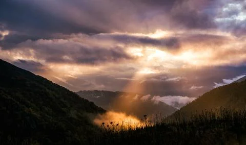 Sunbeam in mountains Fotos de archivo
