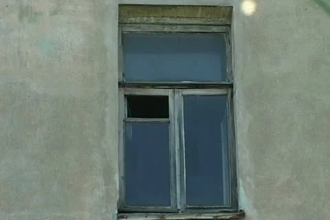 Sunbeam on the wall of an old house 1 Video stock 11351998