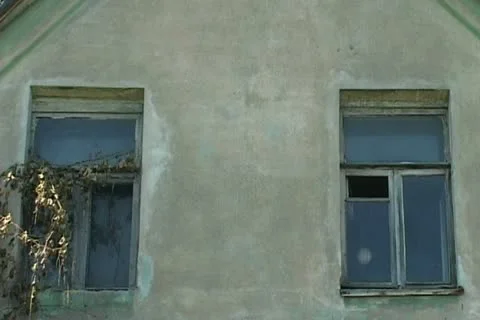 Sunbeam on the wall of an old house 2 Video stock 11352008