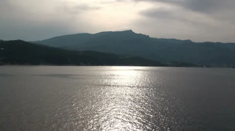 Sunbeams on the sea during a cloudy day Vidéo 23104592
