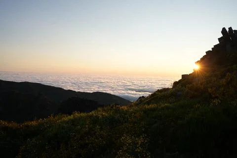 Sunburst Through Rocks at Pico do Arieiro Stock-Fotos