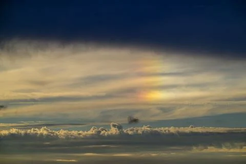 Sundog Rainbow Cloud Formation Over Tamsui Bridge in New Taipei City Foto stock