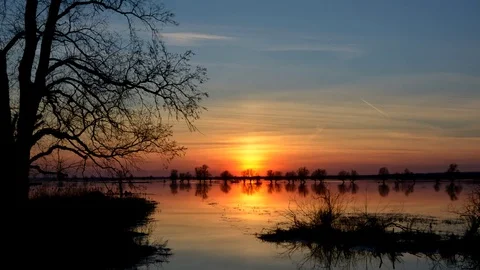 Sundown by the Lake 動画素材 74639046