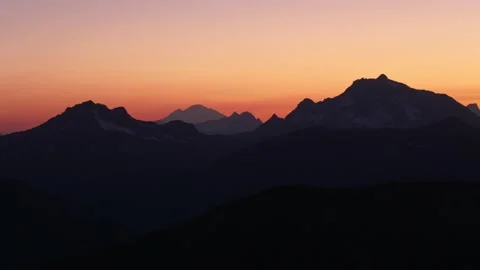 Sundown on Mt. Baker Timelapse 스톡 동영상 229602140