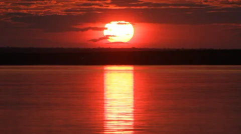 Sundown on river. 12 Video stock 25914005