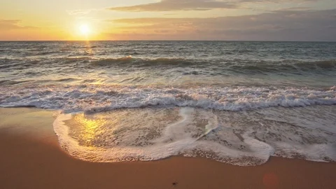 Sundown on the sea shore. Vídeos de archivo 123698211