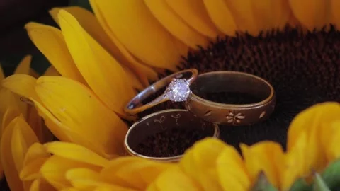 SUNFLOWER ENGAGEMENT RING WEDDING RING Vidéo 184716821