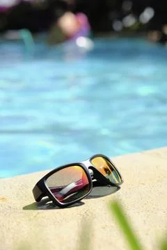 Sunglasses on the background of the pool 스톡 사진