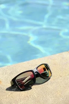 Sunglasses on the background of the pool 스톡 사진