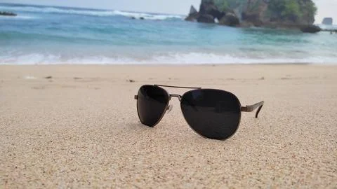 Sunglasses on the beach Stock-Fotos
