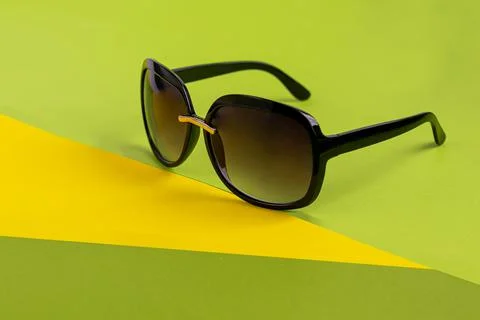 Sunglasses on a colored background. Isolate. Healthy eyes. Foto stock