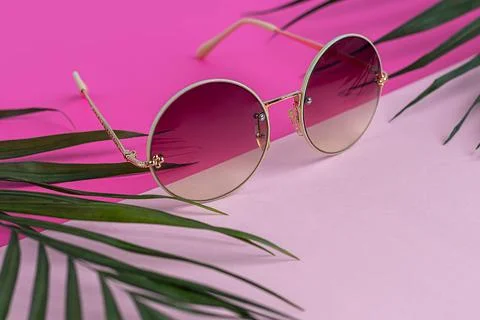 Sunglasses on a colored background. Isolate. Healthy eyes. Foto stock