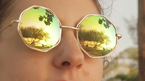Sunglasses Reflecting Sunset Vidéo 77558669