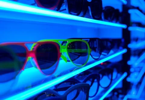 Sunglasses on shelf Stockfoto's
