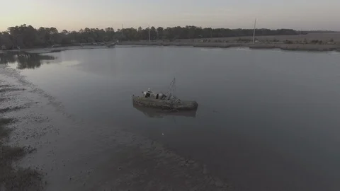 Sunken Boat Push Medium D-Log 库存影片 89876017