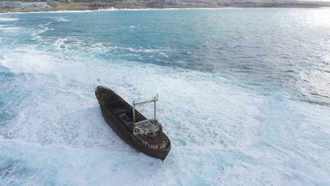 Sunken Ship aerial 스톡 동영상 125954452