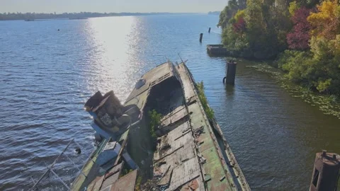 Sunken ship on Dnepr River 库存影片 163088972
