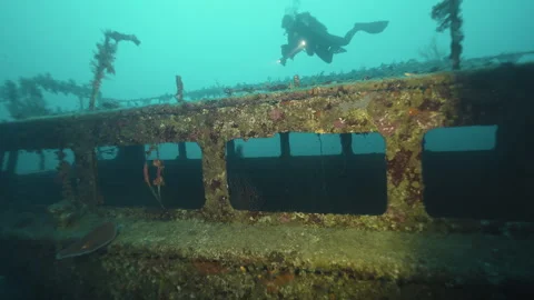 Sunken Ship View Through Portholes (Wreck Series 5 of 6) (Вид сквозь иллюминатор Video stock 333572466
