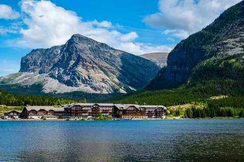 Sunlight and shadow highlight the view of the Many Glacier Hotel  Mon Stock Photos