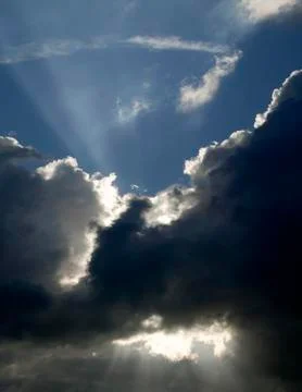 SUNLIGHT BREAKING THROUGH CLOUD Foto stock