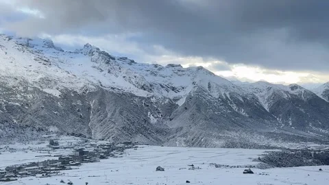 Sunlight Breaking Through Clouds Over Tibetan Village 库存影片 332686534