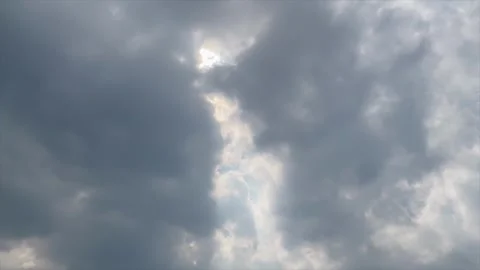 Sunlight breaking through dark storm clouds Vídeo Stock 339528603