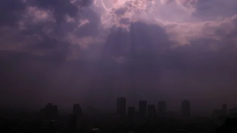 Sunlight cover the city. Vídeos de archivo 101140625