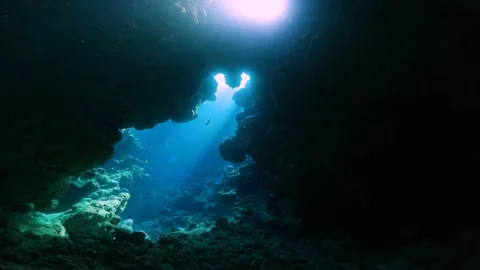 Sunlight dancing in underwater cave Stock-Footage 211738454