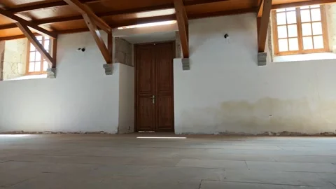 Sunlight entering empty room through windows Vidéo 315355879