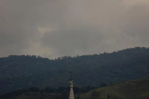 Sunlight getting through the clouds and mountains at sunset Stockfoto's