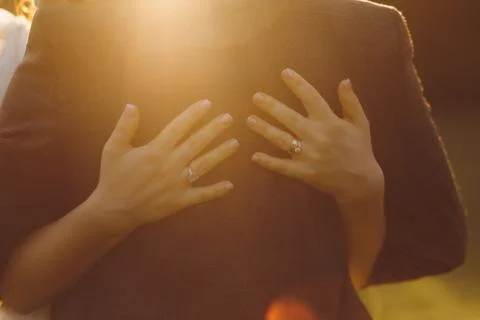 Sunlight glows behind embracing hands Fotos Stock