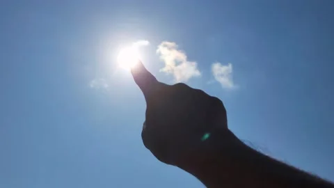 Sunlight passing through fingers Video stock 219710510