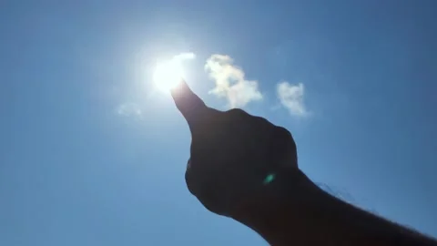 Sunlight passing through fingers Video stock 219710512