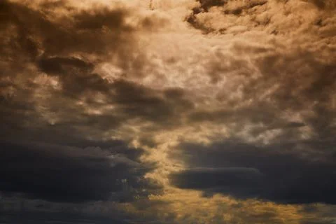 Sunlight piercing through dark heavy clouds, dramatic sky, pre-storm sky, omi Foto stock